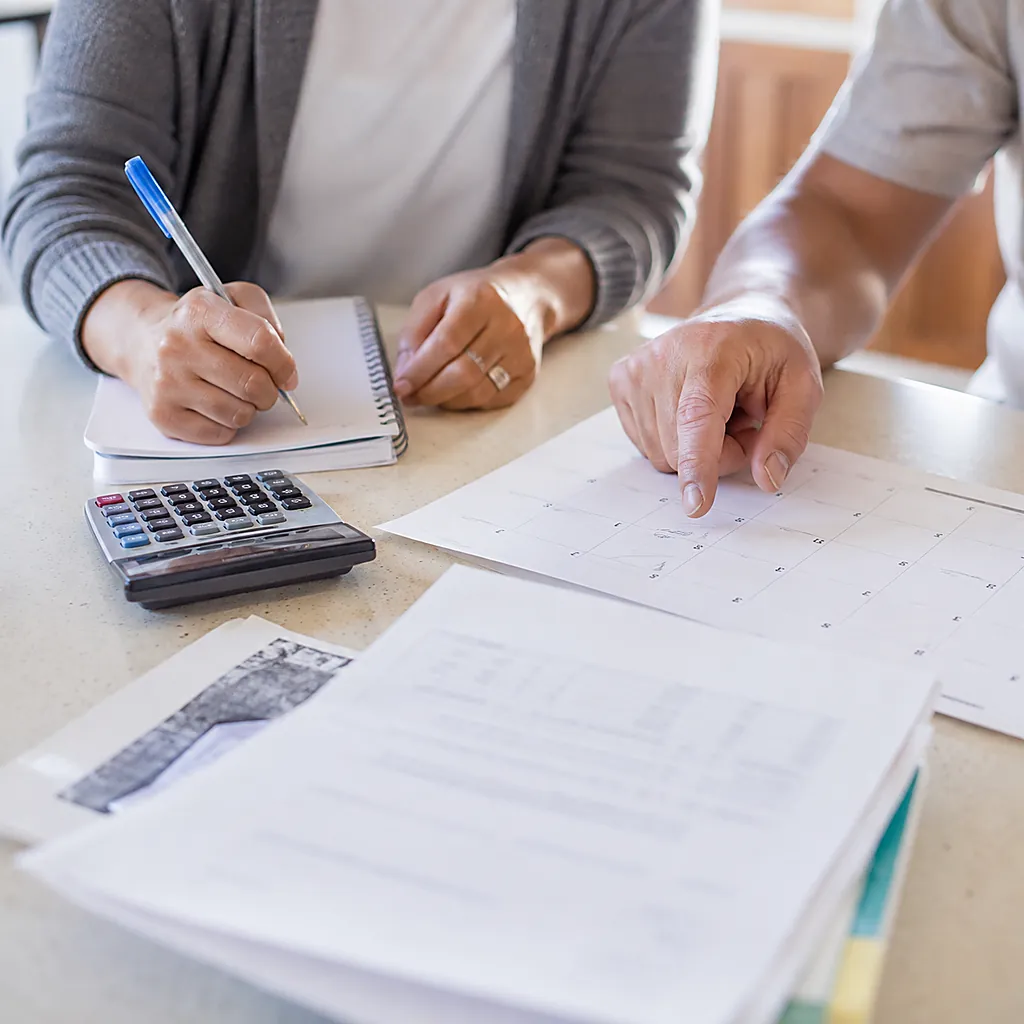 Couple planning IUI cycle costs with calendar and treatment budget in Australia